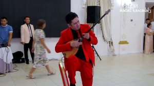 Талант из Казахстана | Супер исполнение попурри на домбре