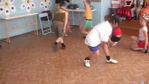 Танец на выпускной...)) 4 класс))