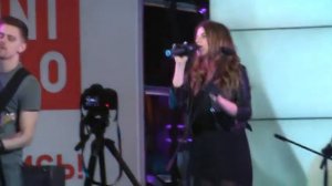 Лоя - Розы тёмно-алые