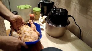 Проверяем на что способен аэрогриль REDMOND RAG-241 жарим 2 килограммовую курицу целиком.