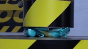 Гидравлический пресс 100 тонн против 100 ИГРУШЕК