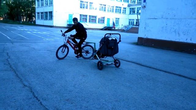 Велоприцеп для двойняшек смотреть онлайн