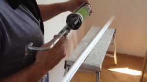 как клеить и красить галтелю под натяжной потолок