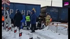 Автомобиль всмятку легковушка попала под поезд в Челябинске