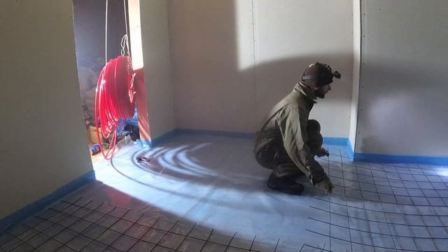 Теплый пол в доме сип  Полусухая стяжка. смотреть онлайн