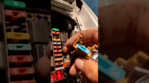 Матиз замыкали провода блок предохранителей и фары