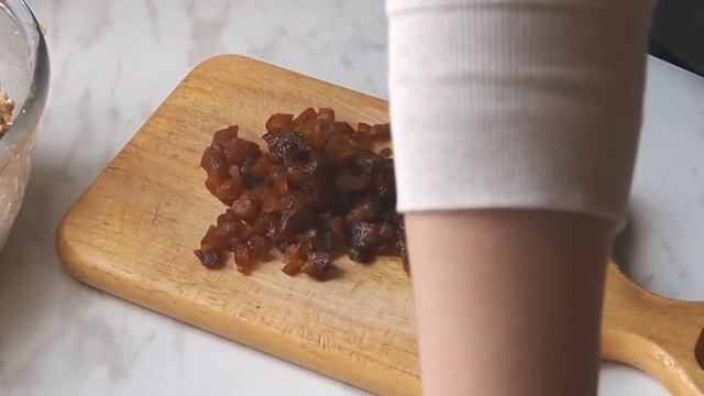 Овсяные снеки с фруктами и орехами смотреть онлайн