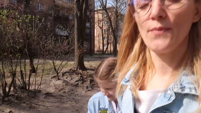 VLOG Не смейтесь с моих тараканов / Как Кира делает уроки / Кира обожгла палец смотреть онлайн