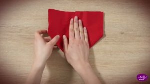 Как свернуть салфетку в форме сердца