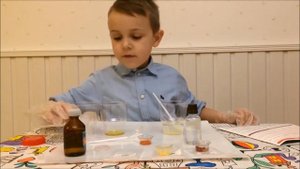 Химическое свечение. Опыт с люминофорами. Научи воду светиться в темноте.