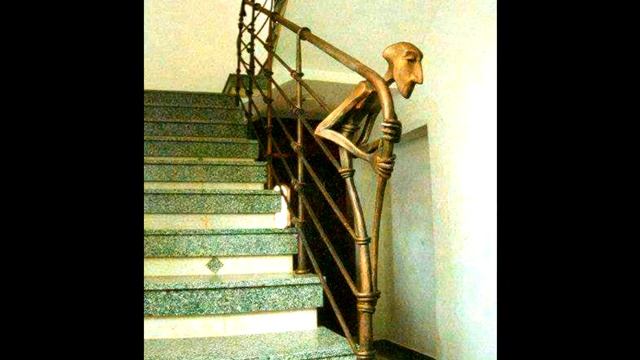 Оригинальные кованые перила для лестницы в доме интерьерные, внутренние смотреть онлайн