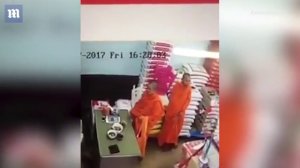 В Таиланде монах украл iPhone у сотрудника супермаркета