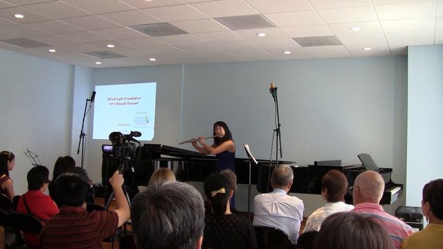 Angela Liu performed Flute Concerto in G Major by Quantz смотреть онлайн