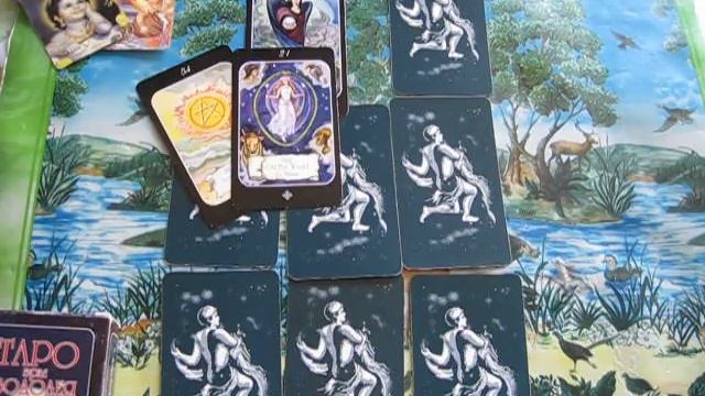 "Как поступить. Выбор пути" Онлайн гадание на картах Таро смотреть онлайн