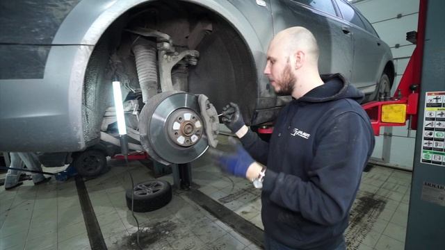 Меняем колодки на Audi A6 Allroad смотреть онлайн