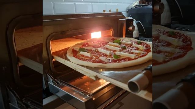 SZUFLA - wkładanie pizzy do pieca bez stresu:) смотреть онлайн