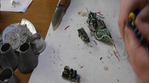 Алюминий из светодиодной лампочки. Утилизация 12 LED-ламп.