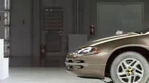 Crash Test 2000 - 2004 Dodge Intrepid / Chrysler Concorde LX/LXi (Frontal Impact) IIHS