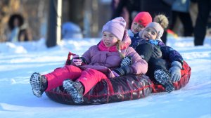 Зимние забавы: ТОП-5 правил, чтобы катание с горки не закончилось реанимацией