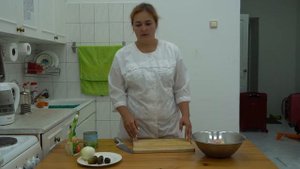 Готовится салат оливье, все очень просто, отвариваем картошку в мундире, морковь, яйца