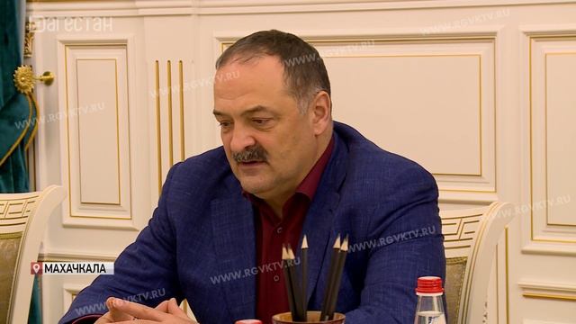 Сергей Меликов вручил Энверу Багирову Орден «За заслуги перед Республикой Дагестан»