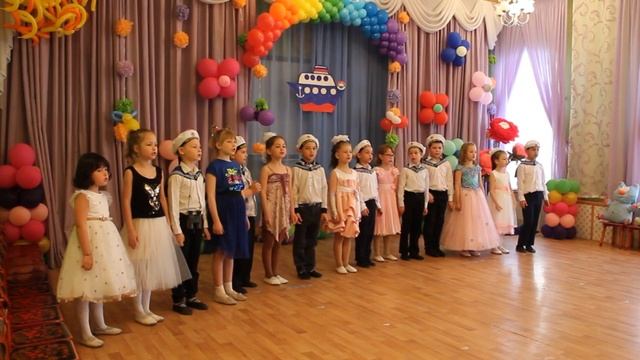 Выпускной в детском саду. Стихи и песня "Учат в школе". смотреть онлайн