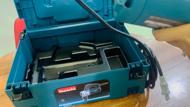 MAKITA  JN3201J/1 110V 3.2mm Metal Nibber supplied in a Makpac Case.