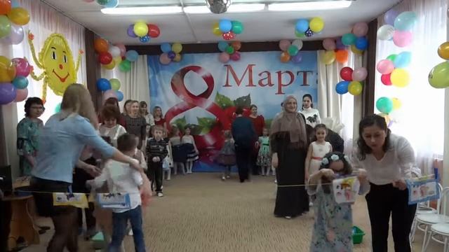 Праздник, посвященный 8 марта, в группе "Ромашки". смотреть онлайн