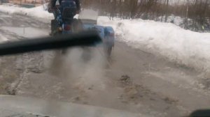 Мотоцикл Урал по бездорожью весной