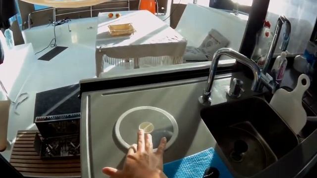 Идеальный катамаран для путешествий с детьми при ограниченном бюджете смотреть онлайн