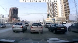 Выезд на встречную полосу! Лобовое столкновение на большой скорости!