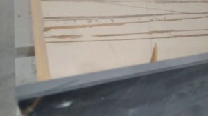 Угол 45° на плитке из керамогранита.