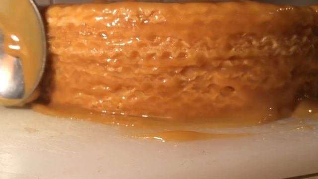 Вафельный торт со сгущёнкой.