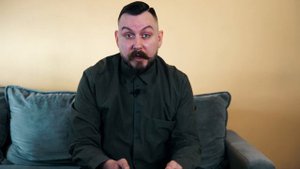 На чем играет Артем Крикунов