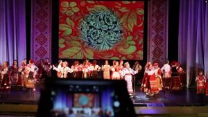 "Брянский перепляс"- вокально-танцевальное попурри по мотивам народно-бытовых танцев Брянской обл.