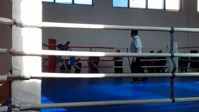 1 раз на саринованиях я плохо я новичок с 12 летним боксирую смотреть онлайн