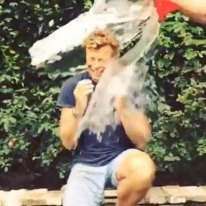 (Менталист)  Simon Baker - Ice Bucket Challenge  20 08 2014