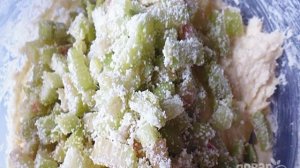 Пирог с ревенем и манкой