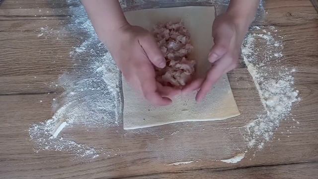 Пирог "Косичка" из слоёного  теста с фаршем и картошкой