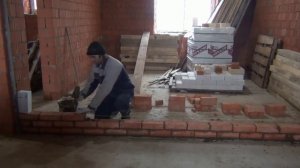 Кладка кирпичной перегородки в 0,5 кирпича. Распилил доски. #4