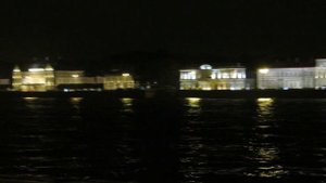 Над Невой-рекой развели мосты