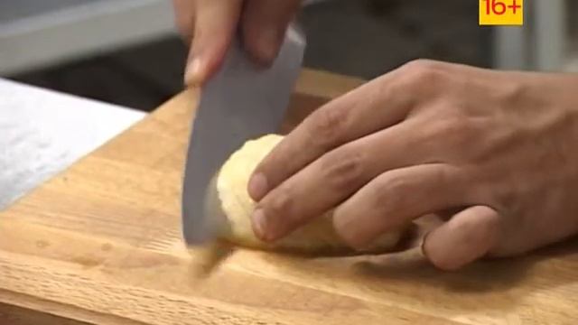 Рецепты. Свинина с запеченной грушей. Фарфалле с грецкими орехами. смотреть онлайн