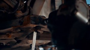 Снятие и установка передних нижних рычагов Nissan