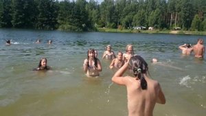 Забег в воду. Бесстрашные малышки.