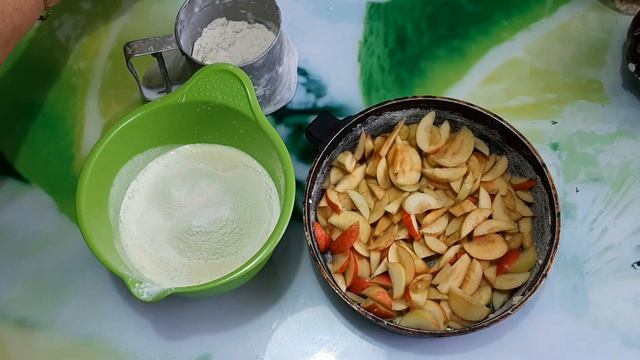Шарлотка яблочная. Легко и просто. Советую приготовить.