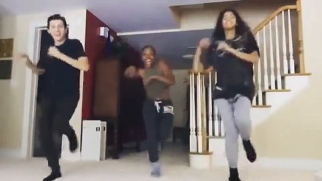 Том Холланд и Зендая танцуют под популярные песни 2020| tom holland x zendaya смотреть онлайн