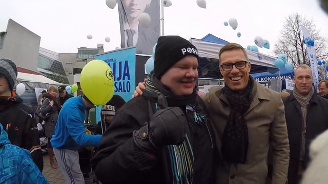 Pääministeri Alexander Stubb ja Hjallis Harry Harkimo Kokoomus Korson Maalaismarkkinat 2015