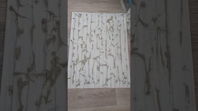 Клею сама ПВХ панели на жидкие гвозди. Ремонт своими силами. Дешево и красиво! :) Вляпался мой кот: