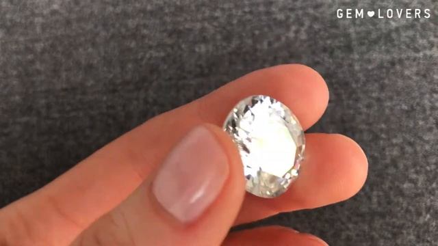 Крупный бесцветный  природный камень  циркон 35.60 карат