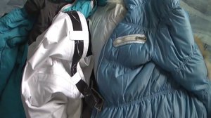 Убираем на хранение зимнюю верхнюю одежду